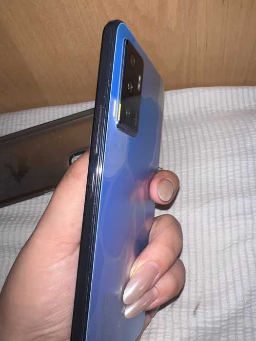 Продам телефон Vivo V23e