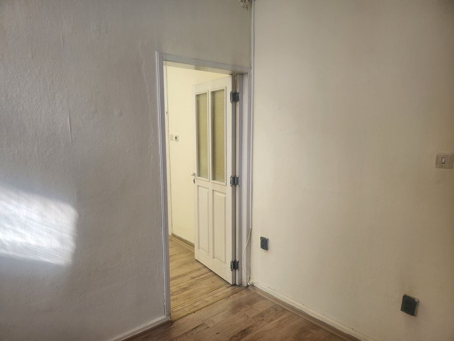 Дава се под наем Офис в Варна, Общината - 25 кв.м за 204 € - Снимка #4