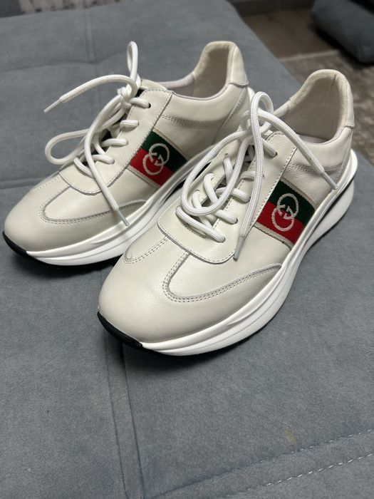 Продам женские кроссовки GUCCI