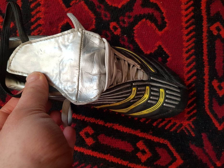 Продавам футболни , детски бутонки Adidas