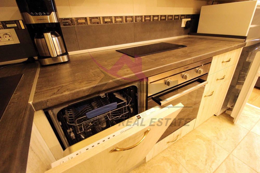 Дава се под наем Двустаен апартамент в Варна, Общината - 45 кв.м за 716 € - Снимка #1