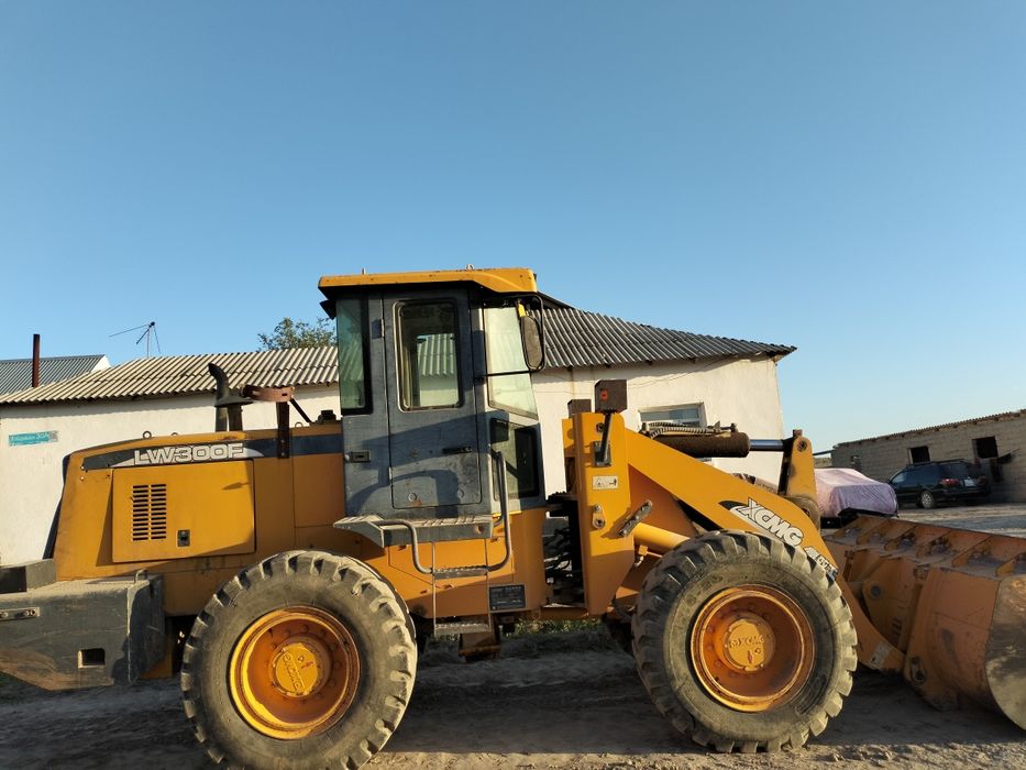 Погрузчик LW300F