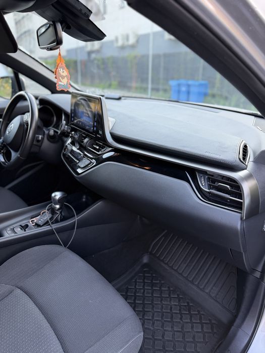 TOYOTA C-HR 1.8 Hybrid / 128.000