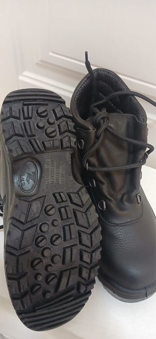 Демисезонный спецботинка