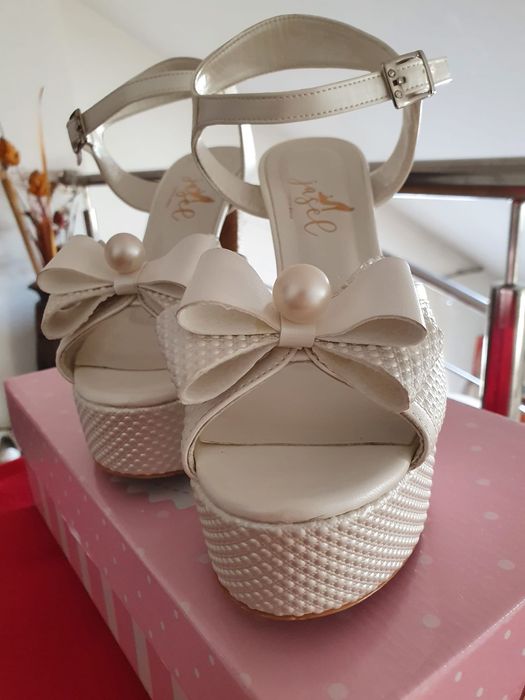 Sandale mireasa alb cu perla toc si platforma 12 cm
