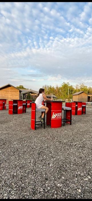 Mobilier industrial metalic decupat butoi eleganta stil pt  cafenele