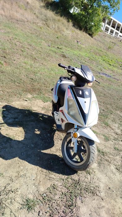 Vând scuter 49 cc