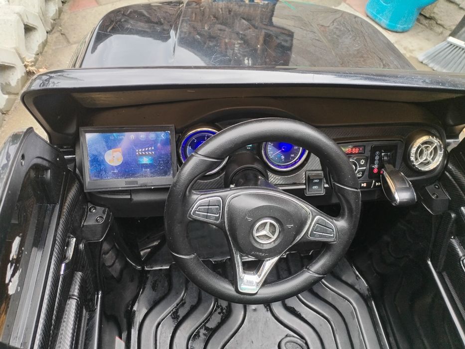 Електрическа кола Mercedes, Х-Klasse, 4 двигателя, 2 места