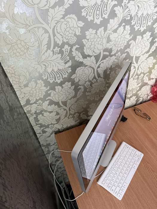 Apple iMac- 22 inch/ 16 gb ram- Mac Os Ventura