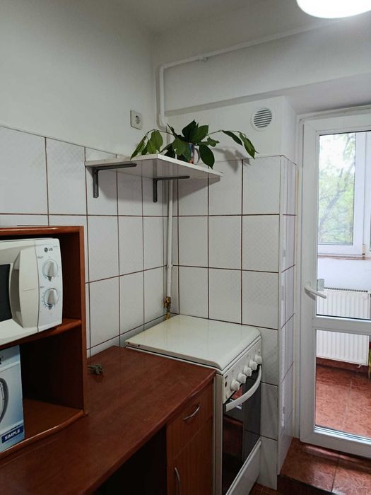Inchiriez apt cu o camera 45mp in Strapungere Silvestru, decomandat, curat, complet dotat si mobilat