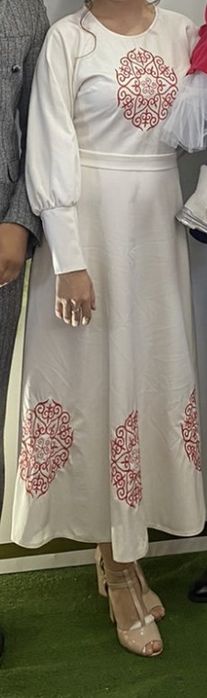 Продам платье белый