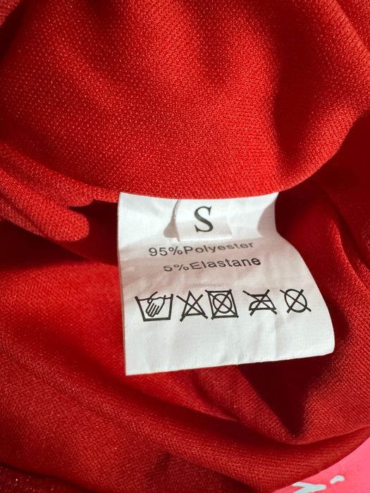 Червена рокля - без забележки