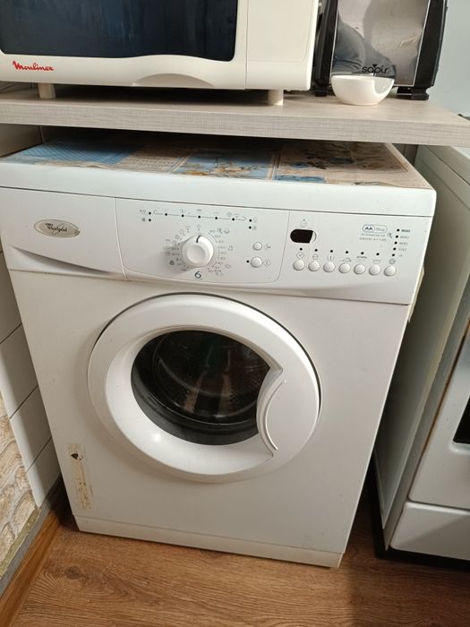 Пералня Whirpool не центрофугира, останалите програми работят.