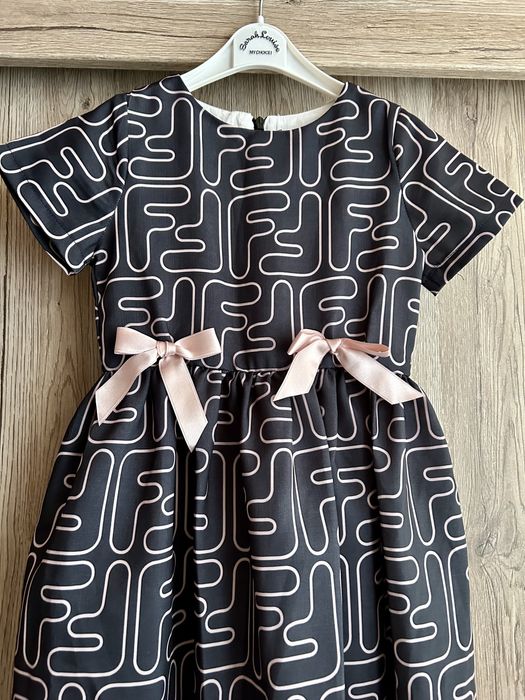 Нова красива рокличка размер за 6/7 години