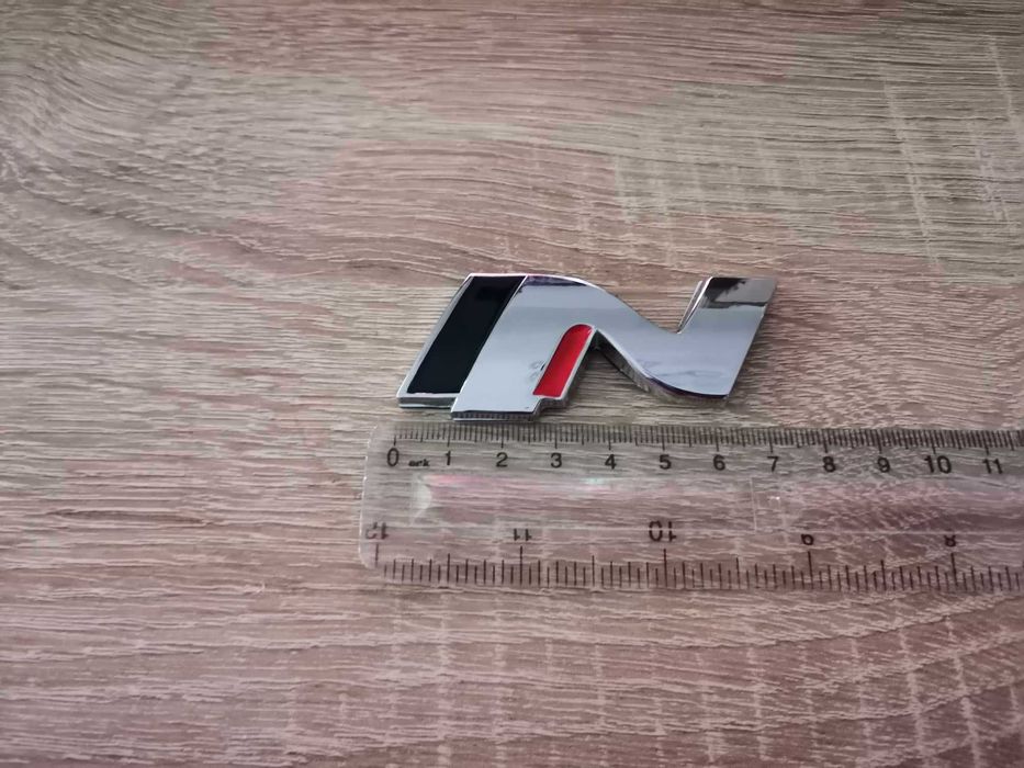 сребриста емблема Хюндай Ен Hyundai N