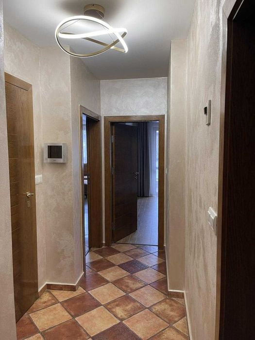 Дава се под наем Тристаен апартамент в Варна, Център - 120 кв.м за 1196.97 € - Снимка #4