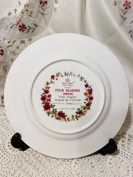 порцеланова чиния за стена