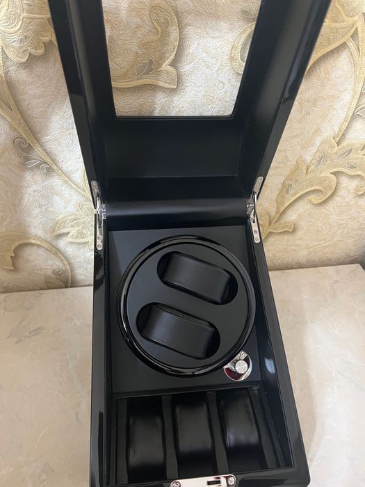 Шкатулка для механических часов с автоподзаводом.