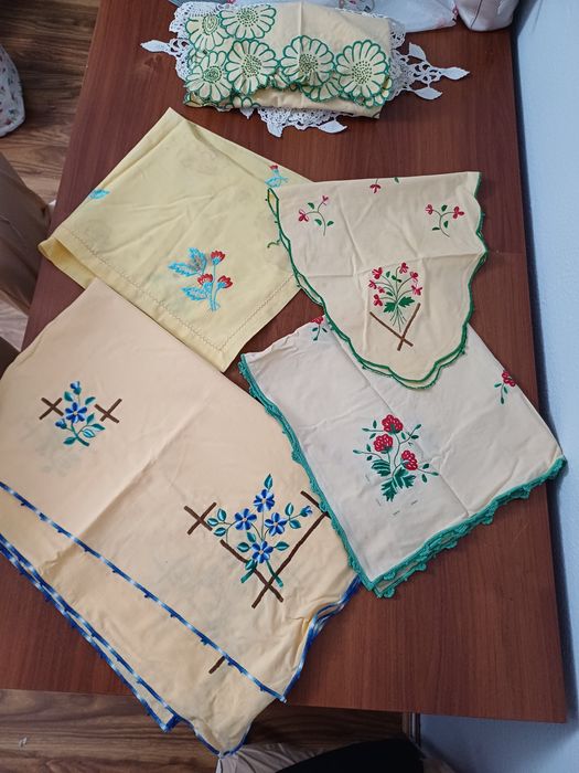 Macrame-uri  si cusături,lucrate manual.