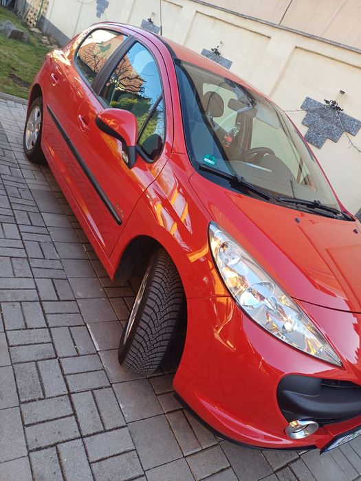 Vând  Peugeot  207 1.4 benzină