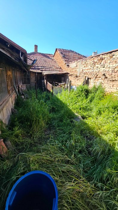 1868-Продава се двуетажна тухлена къща в кв. „Варош“