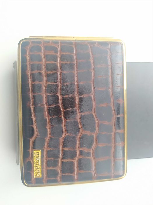 Продам портсигар Mustang