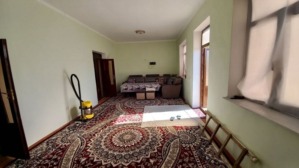 Uy (hovli) sotiladi srochni