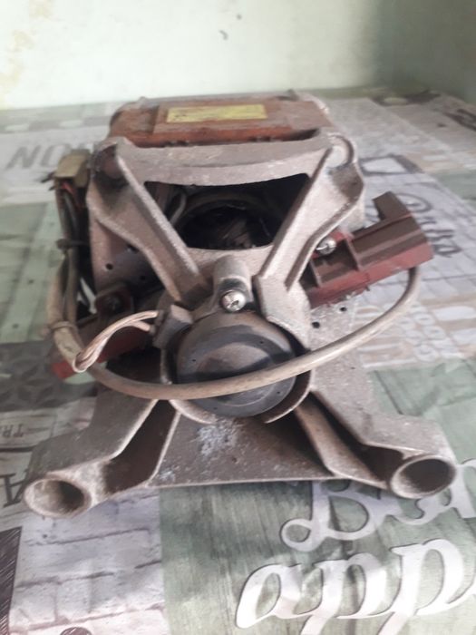 Двигатель стиральной машины.