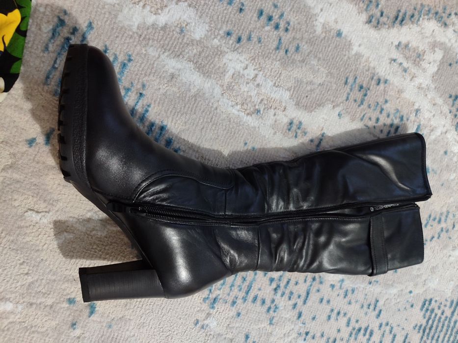 Продам кожанный натуральный сапоги.