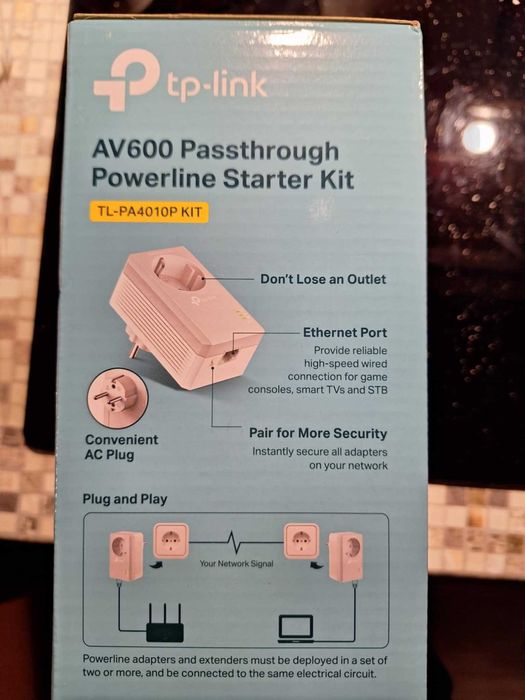 Powerline адаптер TP-LINK TL-PA4010P KIT с изведен контакт