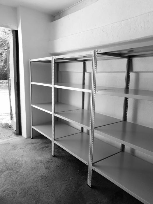 Универсальные стеллажи