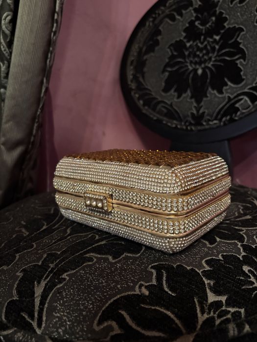 Бална чанта с камъни