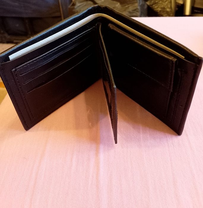 Продавам  портофейли, портмонета