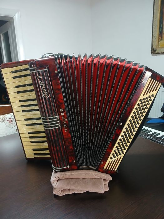 Vând Hohner Tango II