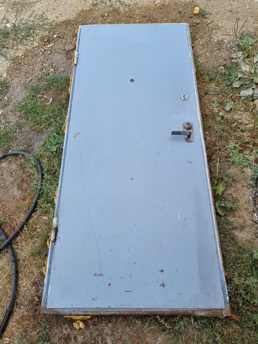 Металлический дверь в хорошем состоянии