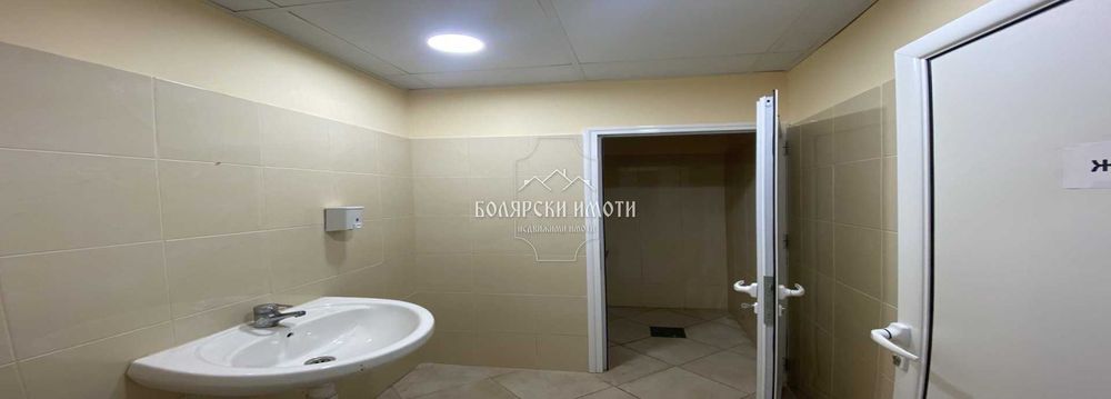 Дава се под наем Офис в Велико Търново, Център - 550 кв.м за 3500 € - Снимка #8