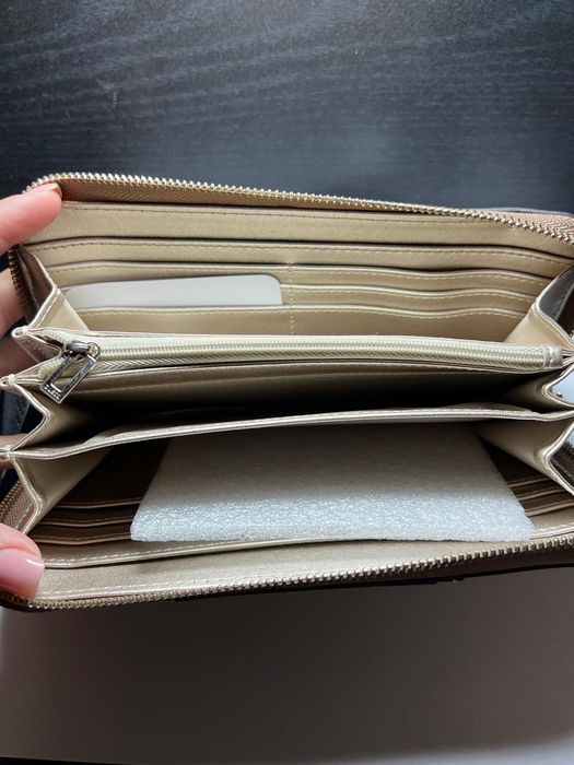 Ново голямо портмоне Guess