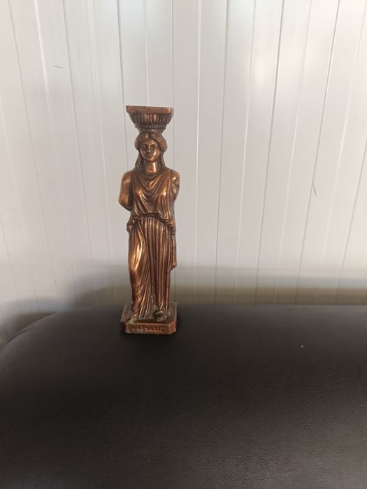 Бронзова статуя (Кариатида)Kapyatie Caryatid