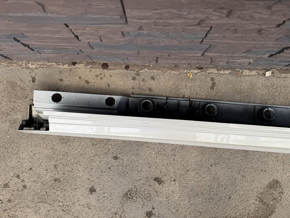 Порог оригинал правый для Camry 70