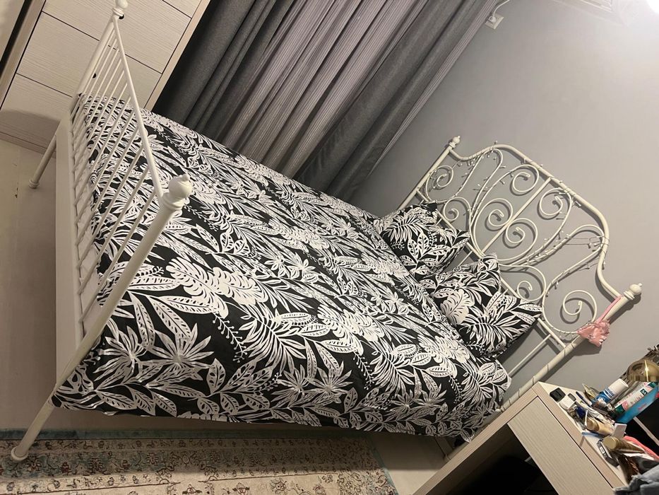 Pat metalic IKEA 140×200 cm cu saltea si somiera
