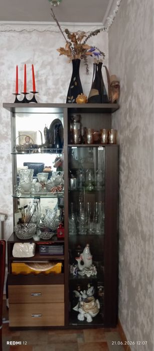 Продам сервант!