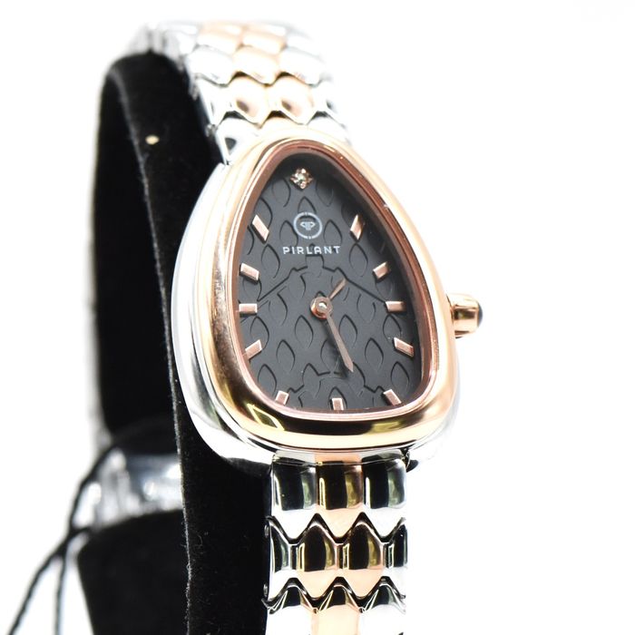 Луксозен дамски часовник модел Bvlgari Serpenti, SWISS Made.