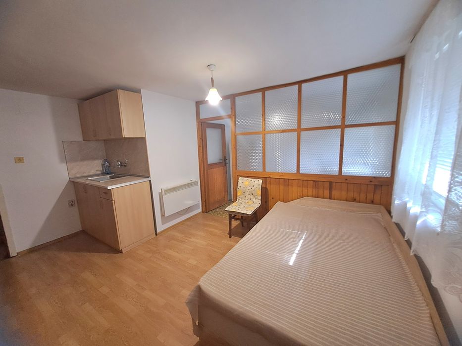 Дава се под наем Едностаен апартамент в Ямбол, Възраждане - 20 кв.м за 127.5 € - Снимка #1