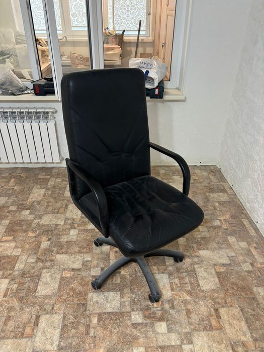 Офисное кресло продам