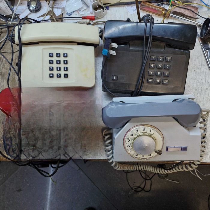 Телефонные аппараты ретро.