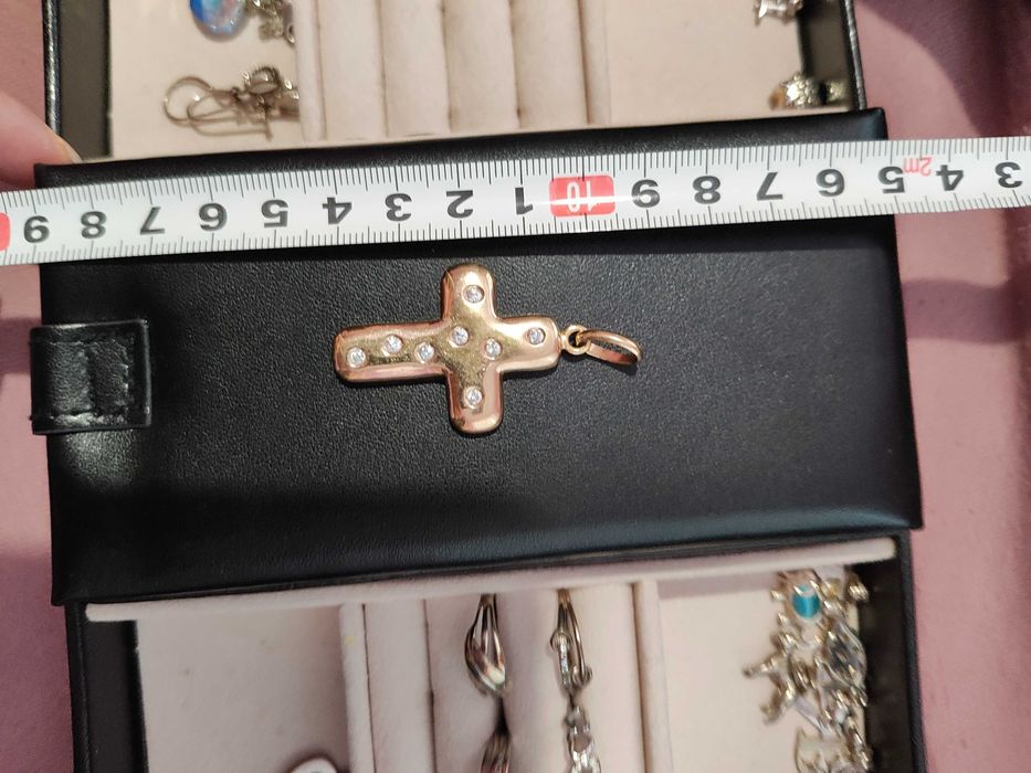 Масивен кръст с цирконий, позлата 14к