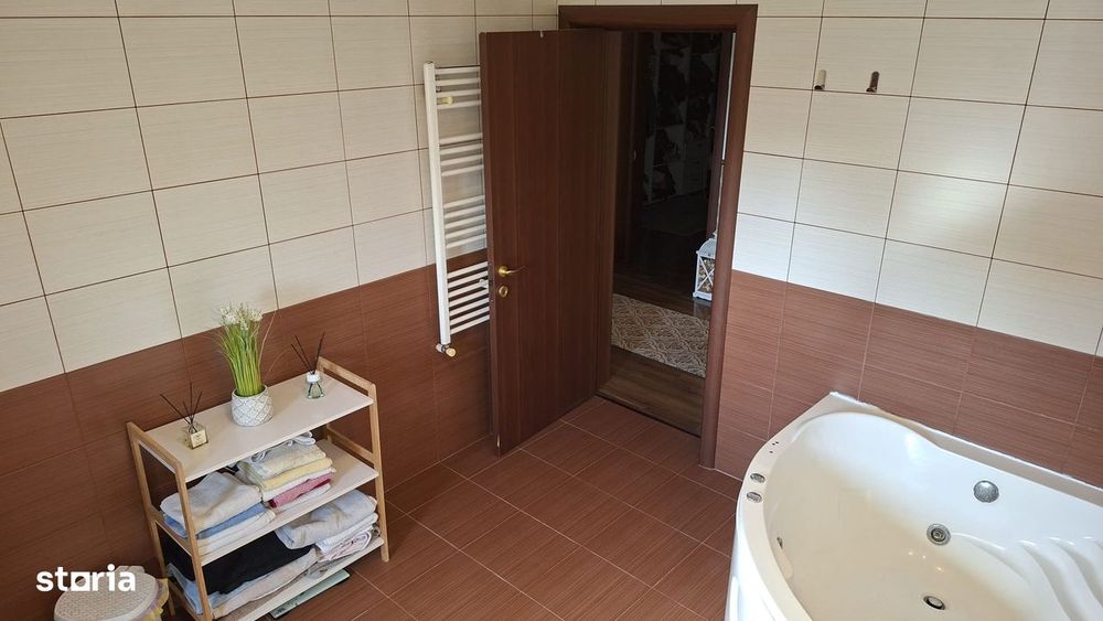 Apartament Tip Vilă | 4 Camere  | 182 mp | Curte Privată 200 mp