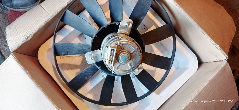 Продам вентилятор на Гольф 3