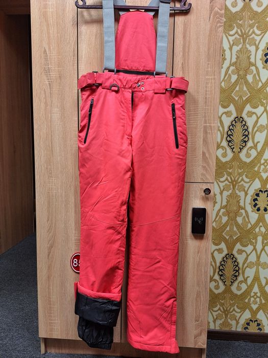 Горнолыжный комбинезон