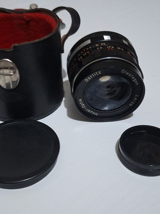 Distanță focală: 29 mm, fiind un obiectiv